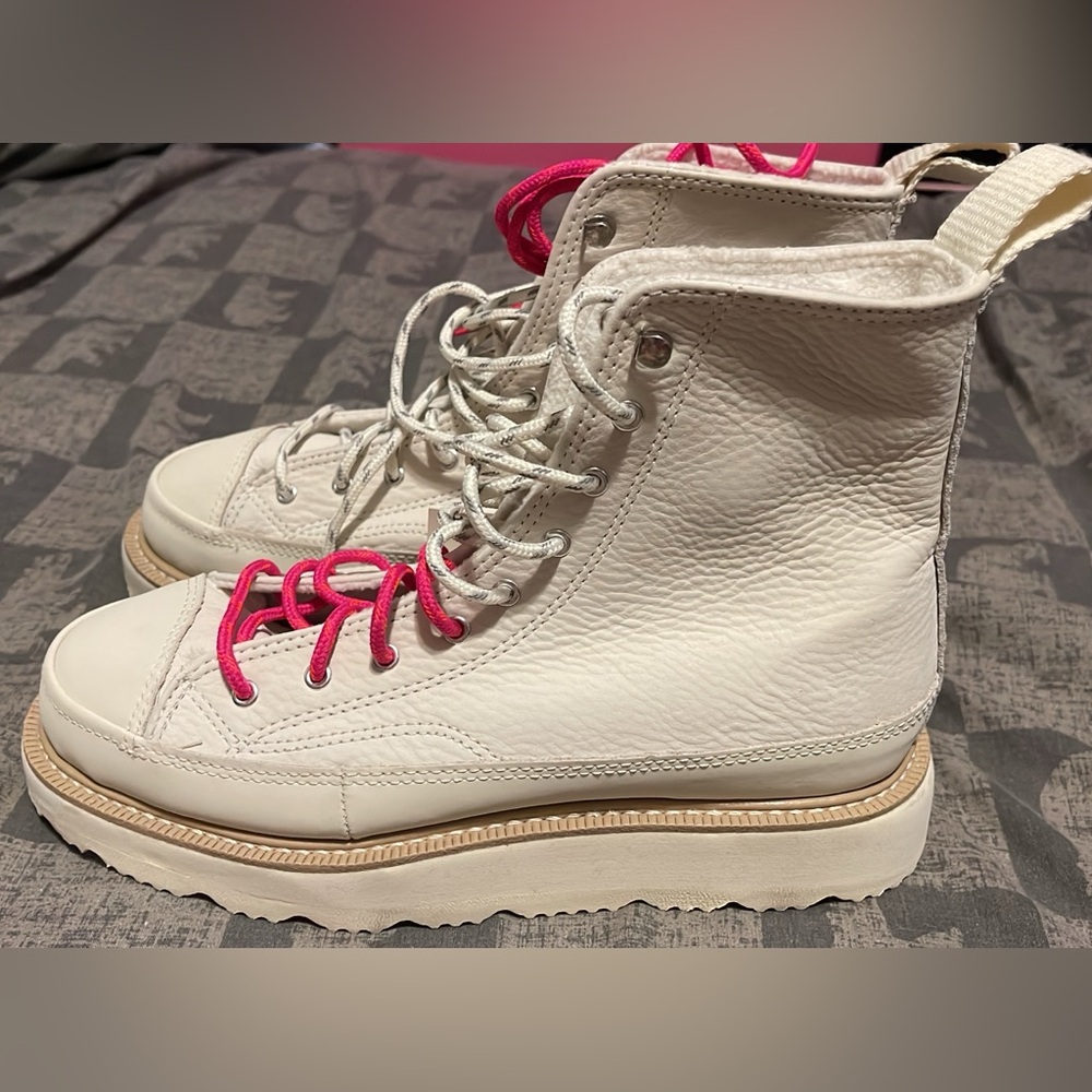 Women’s converse